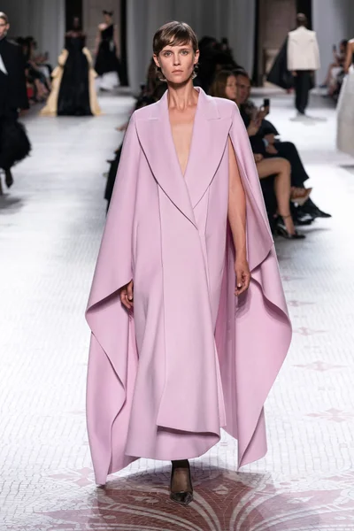 Look 16